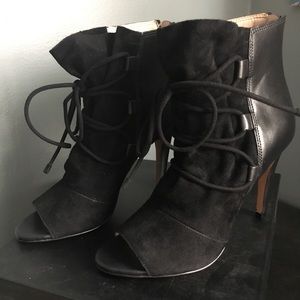 French Connection - Quintana black booties